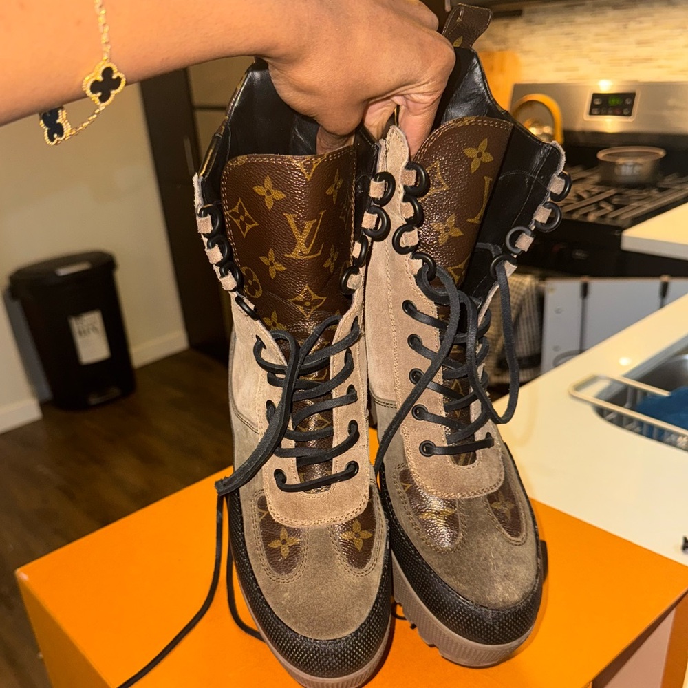 COPY - Louis Vuitton dessert boots